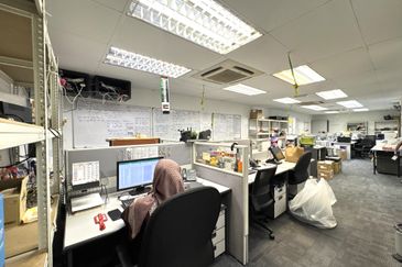 1.5 storey Factory Facing Main Road for Sale/Rent, Kampung Cempaka