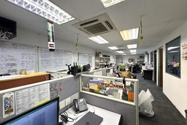 1.5 storey Factory Facing Main Road for Sale/Rent, Kampung Cempaka