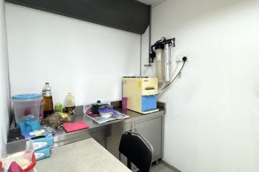 1.5 storey Factory Facing Main Road for Sale/Rent, Kampung Cempaka