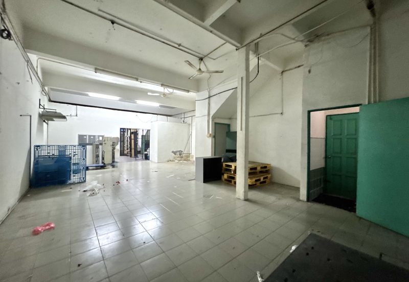 1.5 storey Factory Facing Main Road for Sale/Rent, Kampung Cempaka