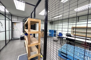 1.5 storey Factory Facing Main Road for Sale/Rent, Kampung Cempaka