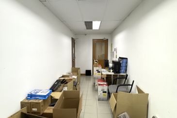 1.5 storey Factory Facing Main Road for Sale/Rent, Kampung Cempaka