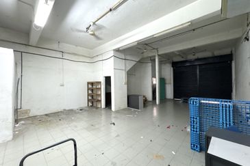 1.5 storey Factory Facing Main Road for Sale/Rent, Kampung Cempaka