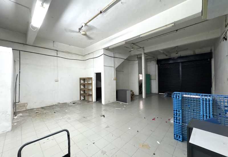 1.5 storey Factory Facing Main Road for Sale/Rent, Kampung Cempaka