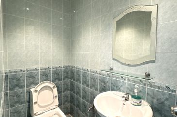 1.5 storey Factory Facing Main Road for Sale/Rent, Kampung Cempaka