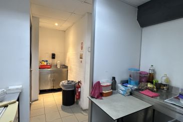 1.5 storey Factory Facing Main Road for Sale/Rent, Kampung Cempaka