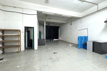 1.5 storey Factory Facing Main Road for Sale/Rent, Kampung Cempaka