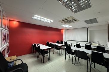 1.5 storey Factory Facing Main Road for Sale/Rent, Kampung Cempaka