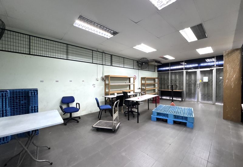 1.5 storey Factory Facing Main Road for Sale/Rent, Kampung Cempaka