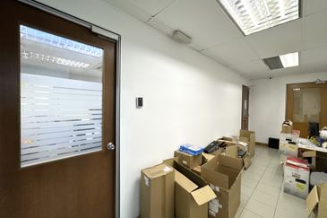 1.5 storey Factory Facing Main Road for Sale/Rent, Kampung Cempaka