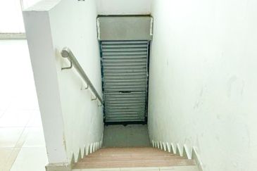 2-Storey Shop for Rent, Taman Pinggiran Putra @ Seri Kembangan