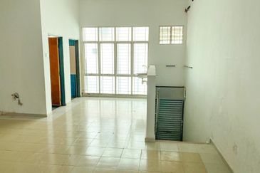2-Storey Shop for Rent, Taman Pinggiran Putra @ Seri Kembangan