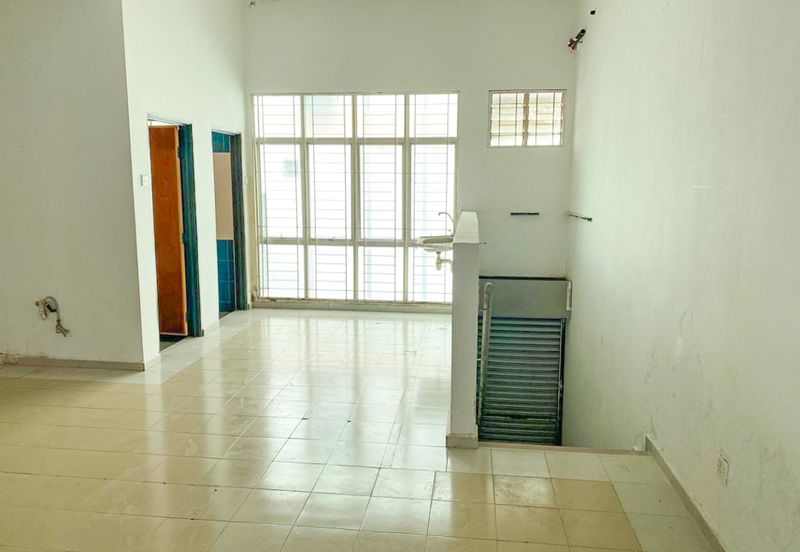 2-Storey Shop for Rent, Taman Pinggiran Putra @ Seri Kembangan