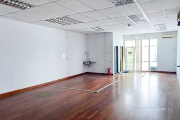 2-Storey Shop for Rent, Taman Pinggiran Putra @ Seri Kembangan