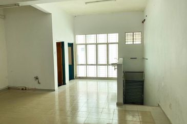 2-Storey Shop for Rent, Taman Pinggiran Putra @ Seri Kembangan