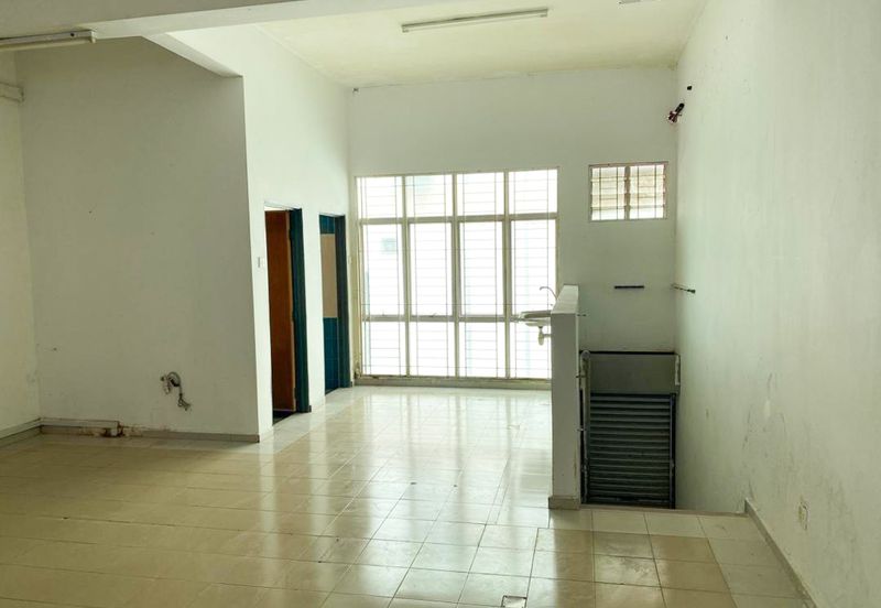 2-Storey Shop for Rent, Taman Pinggiran Putra @ Seri Kembangan