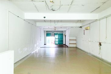 2-Storey Shop for Rent, Taman Pinggiran Putra @ Seri Kembangan