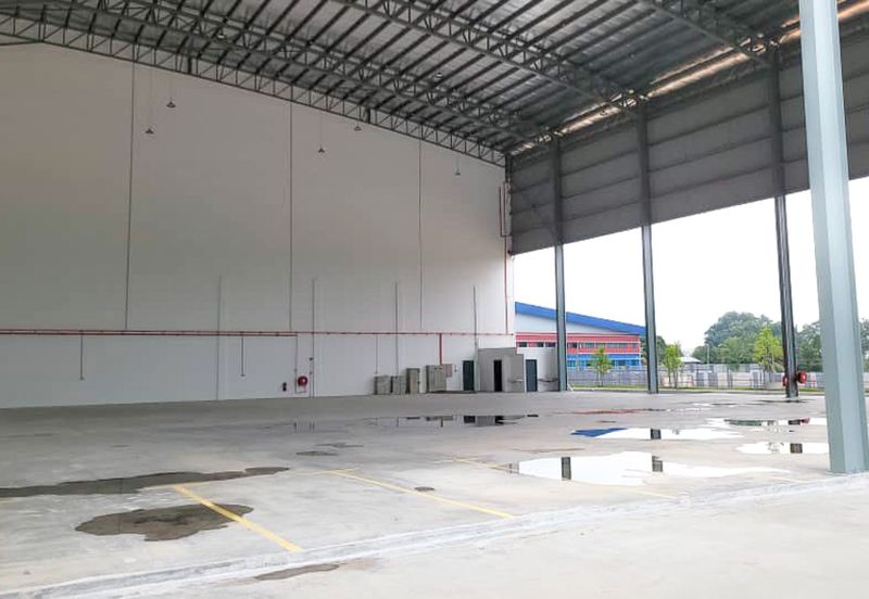 4 Storey Office Cum with Single Storey Warehouse