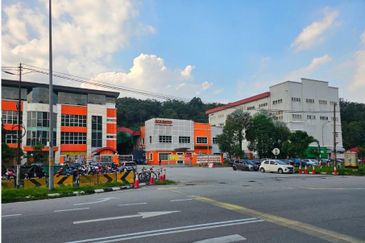 Resort with Durian Farm for Sale Sungai Makau-Hulu Langat, Selangor