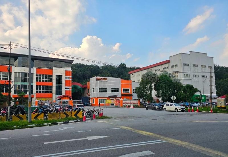 Resort with Durian Farm for Sale Sungai Makau-Hulu Langat, Selangor