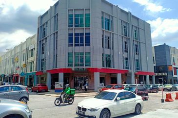 Sri Petaling, Kuala Lumpur @ 4-Storey Corner Shop (Ground Floor Unit for Rent)