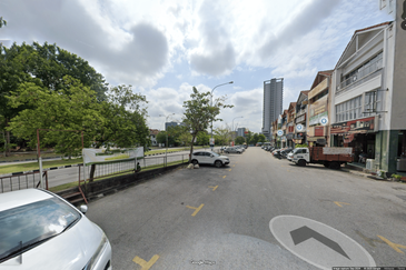 Taman Putra Permai, Seri Kembangan (3-Storey Shoplot for Rent)