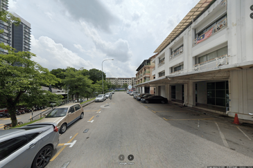 Taman Putra Permai, Seri Kembangan (3-Storey Shoplot for Rent)