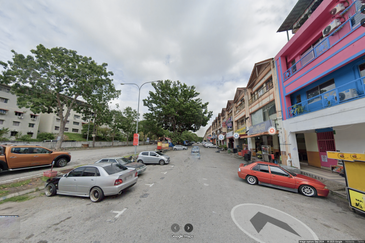 Taman Putra Permai, Seri Kembangan (3-Storey Shoplot for Rent)