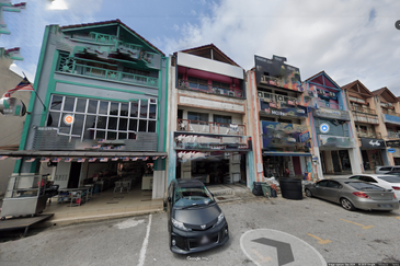 Taman Putra Permai, Seri Kembangan (3-Storey Shoplot for Rent)