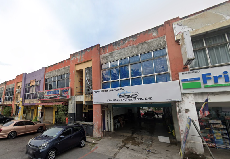 Double Storey Shop Lot @ Putra Heights, Subang Jaya For Sale 