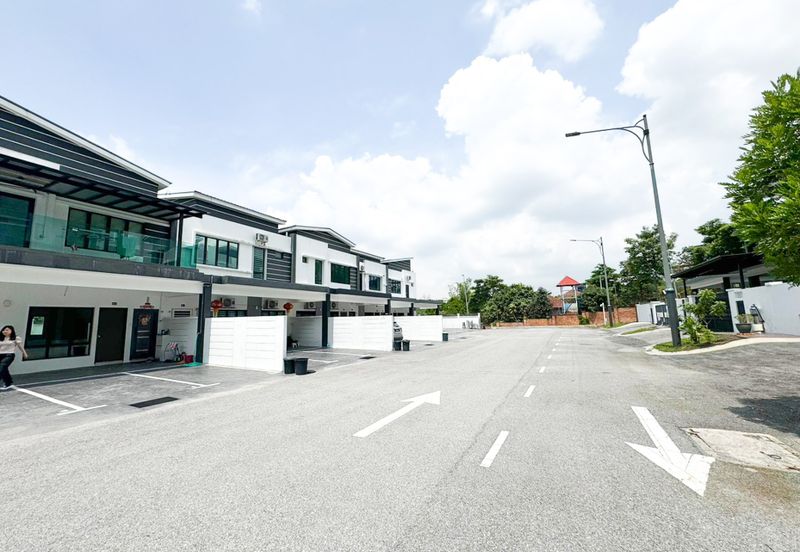 Corner Lot Townhouse @ Rafflesia Residence, Bandar Sungai Long