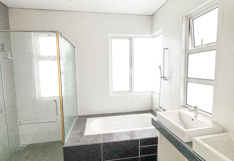 2.5 Storey Bungalow House Available for Purchase @ Bandar Bukit Raja