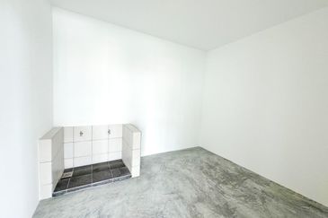 Freehold Warehouse Available for Rent in Meru, Klang