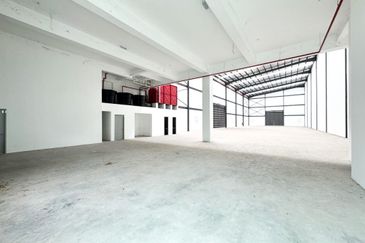 Freehold Warehouse Available for Rent in Meru, Klang