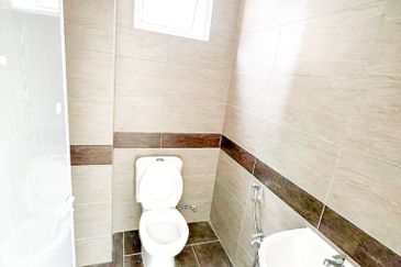 Freehold Warehouse Available for Rent in Meru, Klang