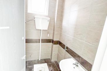 Freehold Warehouse Available for Rent in Meru, Klang