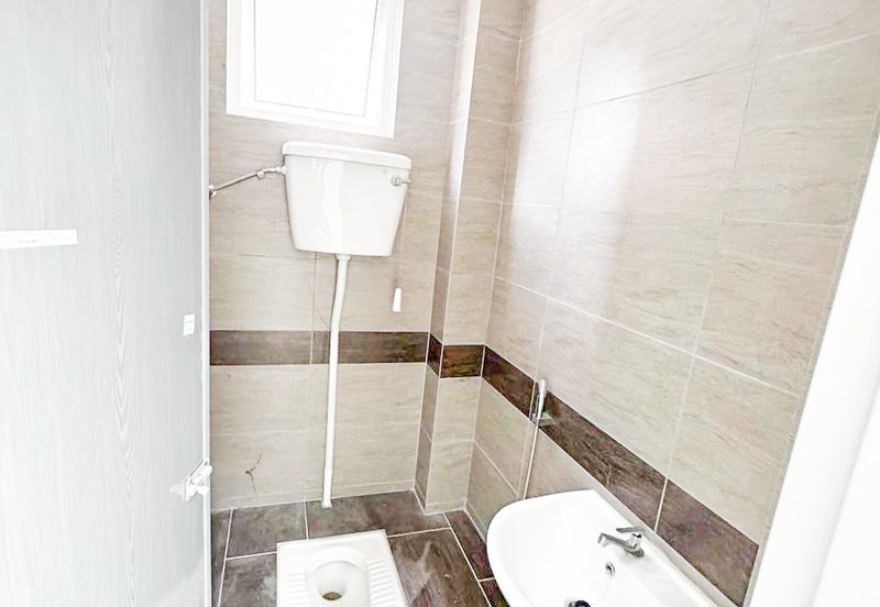 Freehold Warehouse Available for Rent in Meru, Klang