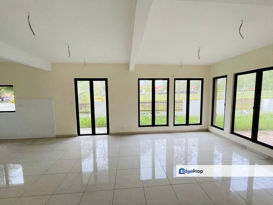Setia Alam Sari, Kajang | End Lot with Land 2 Storey Terrace | Freehold, Extra Land, Basic, Selangor, Kajang