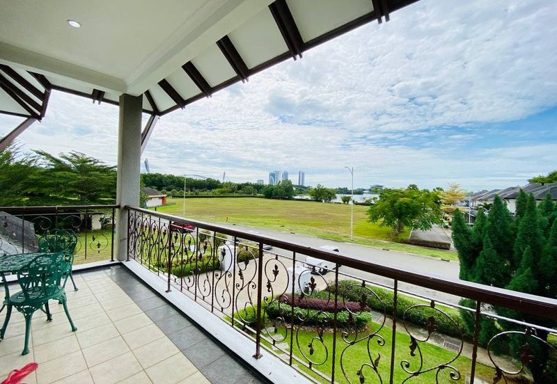 Perdana Lakeview East