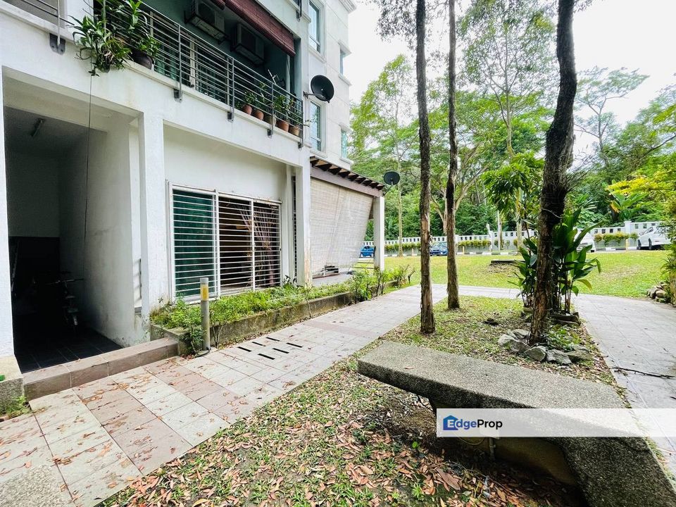 Corner Unit Ground Floor Bayan Villa Townhouse Seri Kembangan, Selangor, Seri Kembangan