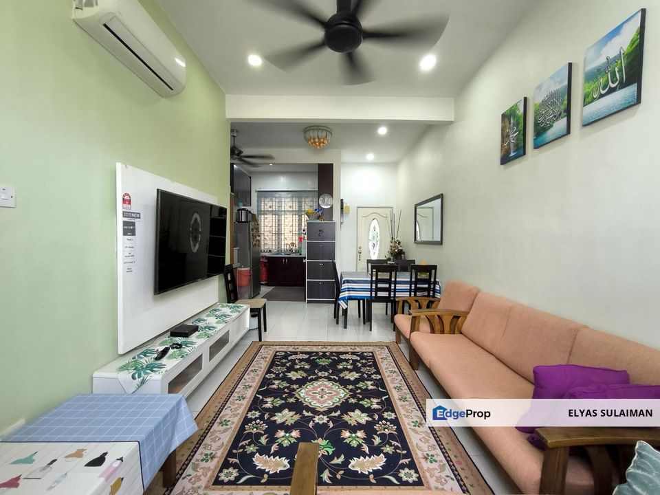 Dahlia Court Apartment, Sepang | End Unit 775 sqft 3 Bedrooms | Renovated, Top Floor, Selangor, Sepang