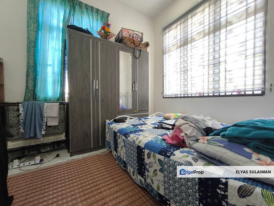 Dahlia Court Apartment, Sepang | End Unit 775 sqft 3 Bedrooms | Renovated, Top Floor, Selangor, Sepang