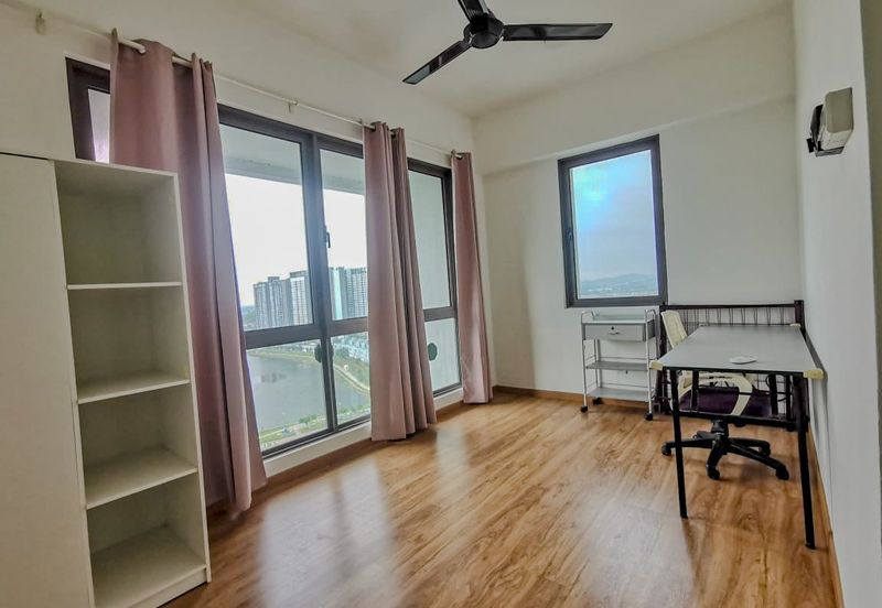 Lake Point Residence