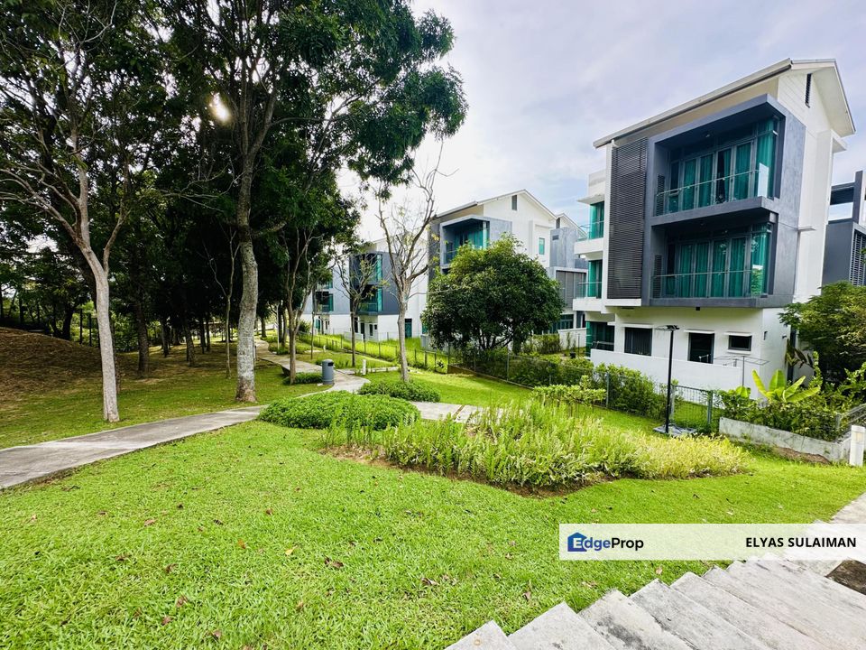 Sejati Lakeside, Cyberjaya | 3 Storey Bungalow 7 Bedrooms | End Unit, Private Lift, Fully Renovated, Selangor, Cyberjaya