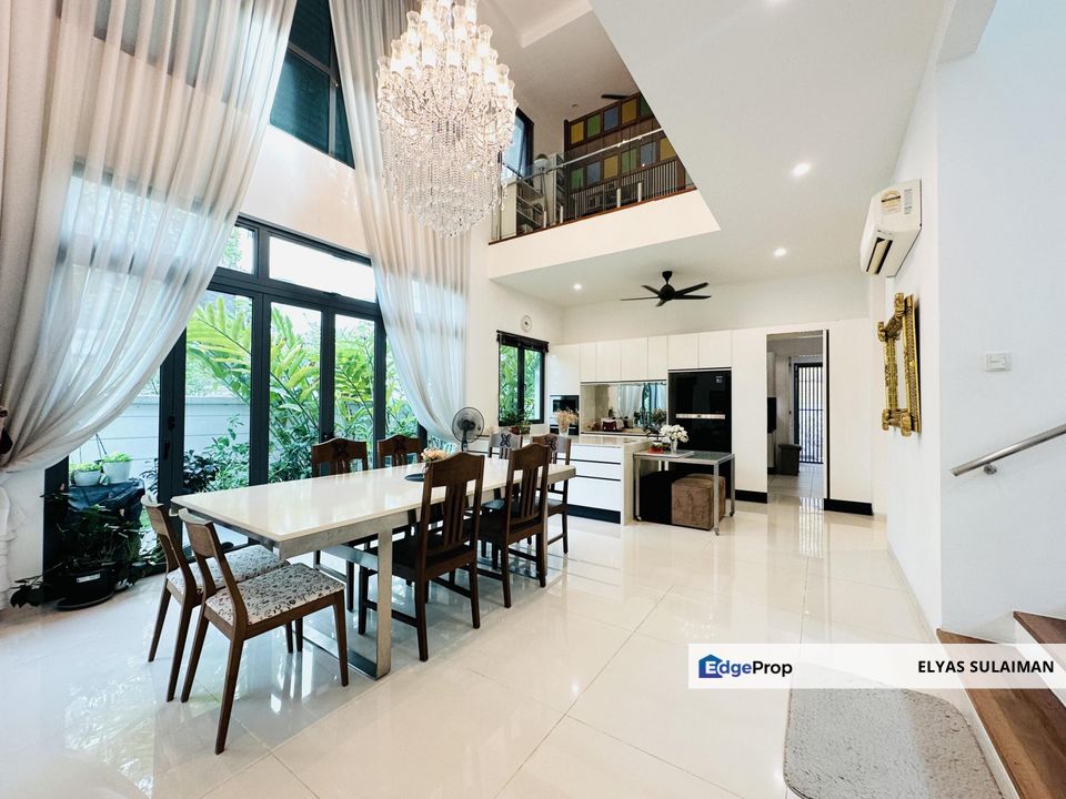 Sejati Lakeside, Cyberjaya | 3 Storey Bungalow 7 Bedrooms | End Unit, Private Lift, Fully Renovated, Selangor, Cyberjaya