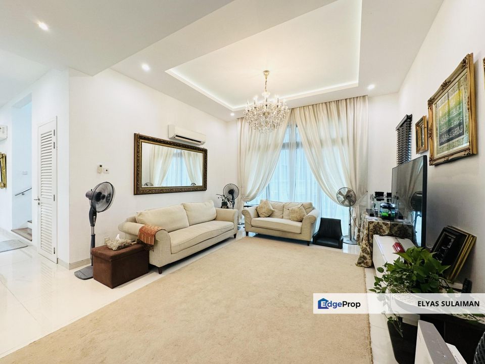 Sejati Lakeside, Cyberjaya | 3 Storey Bungalow 7 Bedrooms | End Unit, Private Lift, Fully Renovated, Selangor, Cyberjaya
