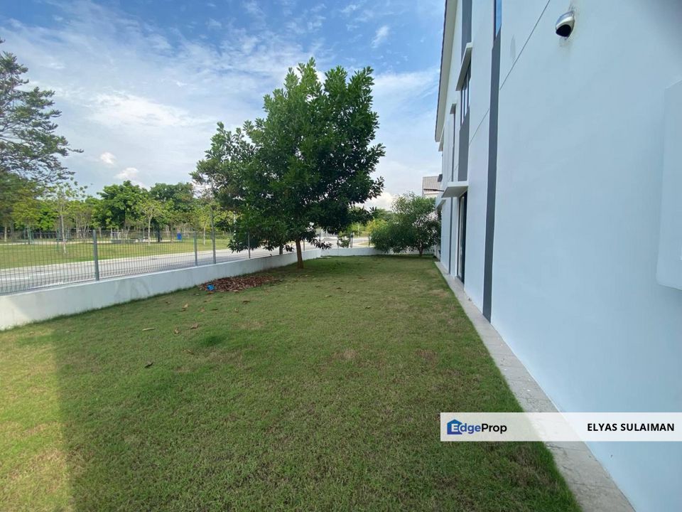 Sejati Lakeside 2, Cyberjaya | Corner Lot Superlink 5 Bedrooms | Huge Land Area, Selangor, Cyberjaya