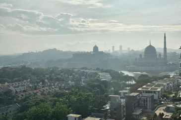 Aura Residence @ Precint 8