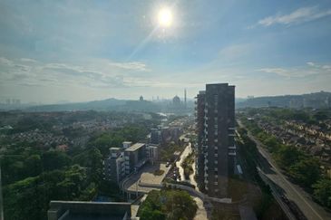 Aura Residence @ Precint 8