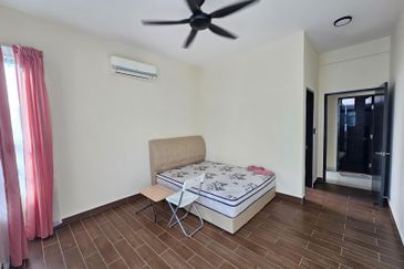 Aura Residence @ Precint 8